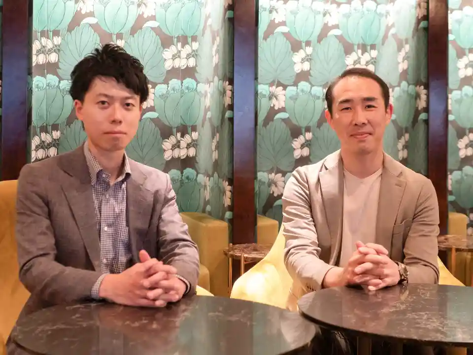 里中 俊裕氏（写真左）　小田島 康朗氏（写真右）