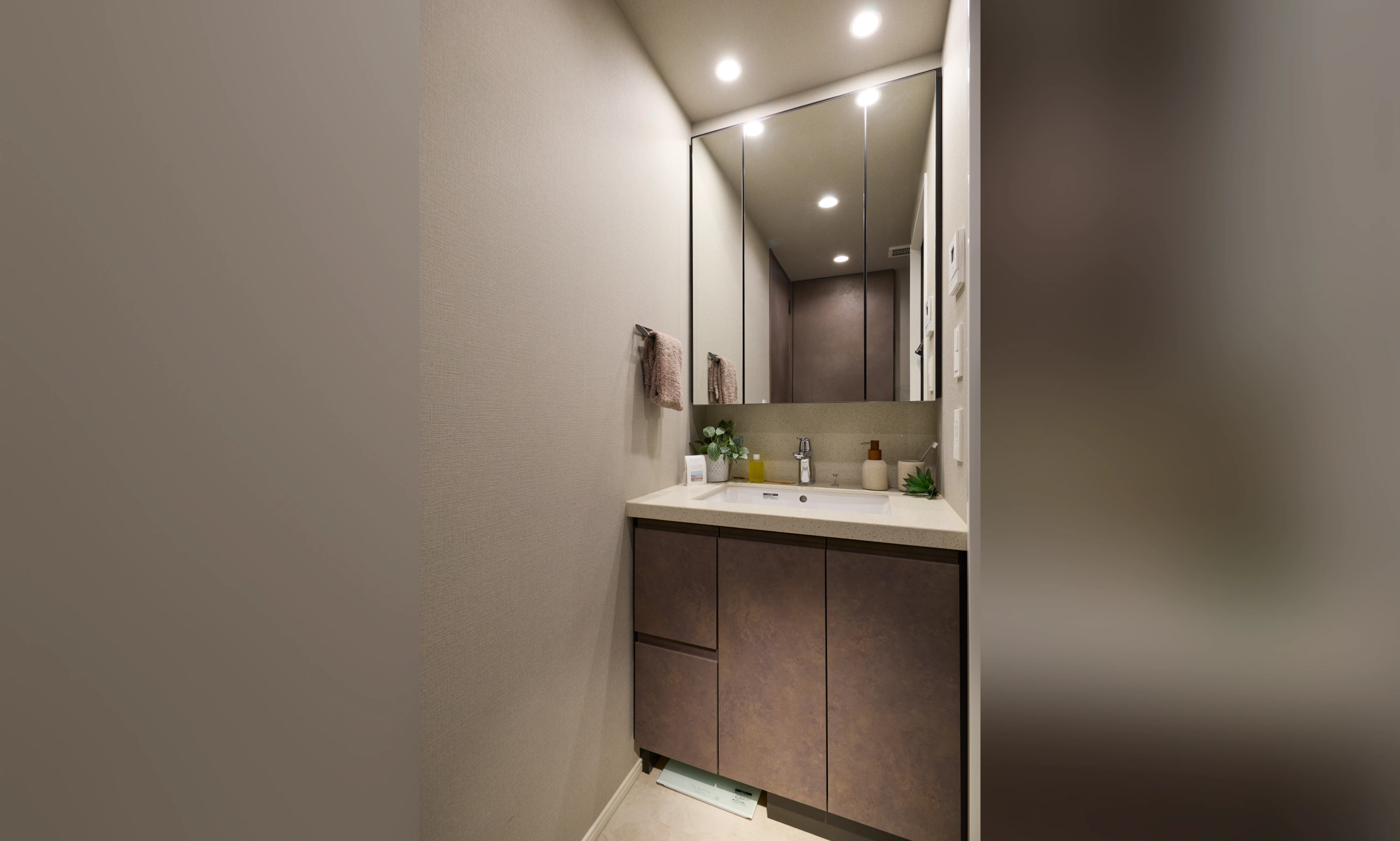 POWDER ROOM