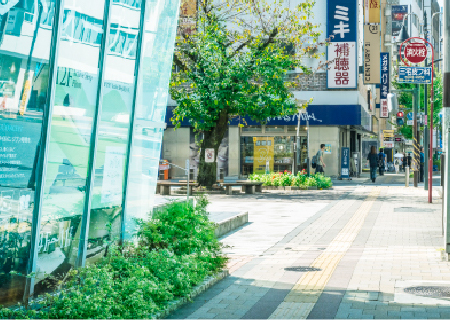 駅から建設地までの歩道（徒歩4分・約260m）